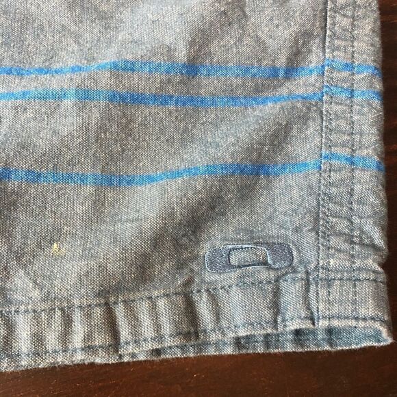 Oakley Blue Striped Bermuda Shorts Slim Fit Size 32 Travel Vacation Beach - Picture 2 of 7